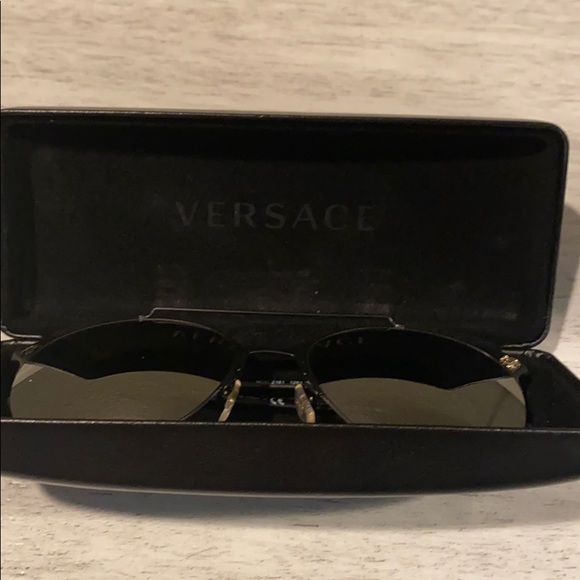 Versace unisex sunglasses authentic - Picture 9 of 12